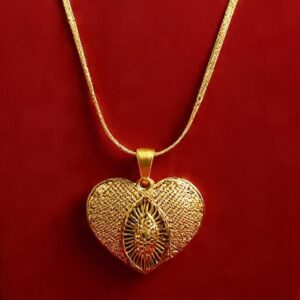 Gold plated hear shaped pendant set